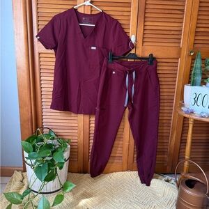 FIGS maroon technical collection jogger set size S/SP